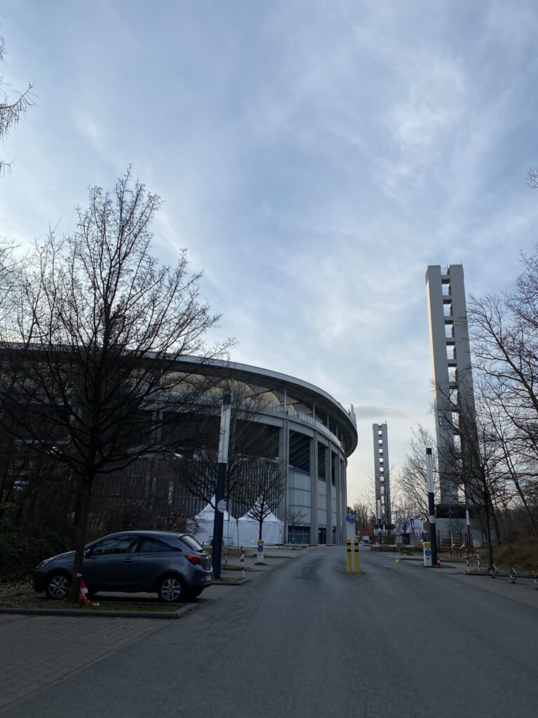 Zufahrt zum Stadion vor einer Veranstaltung